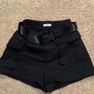 Aritzia Tna cargo shorts
